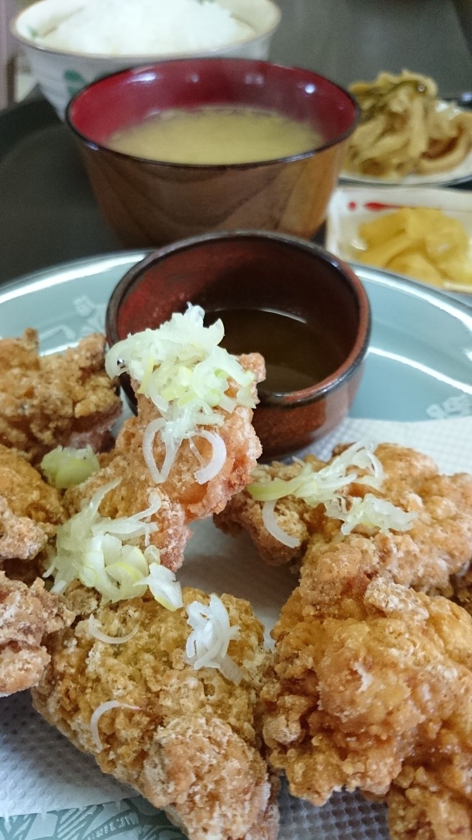 鶏から揚げ定食（８７０円）