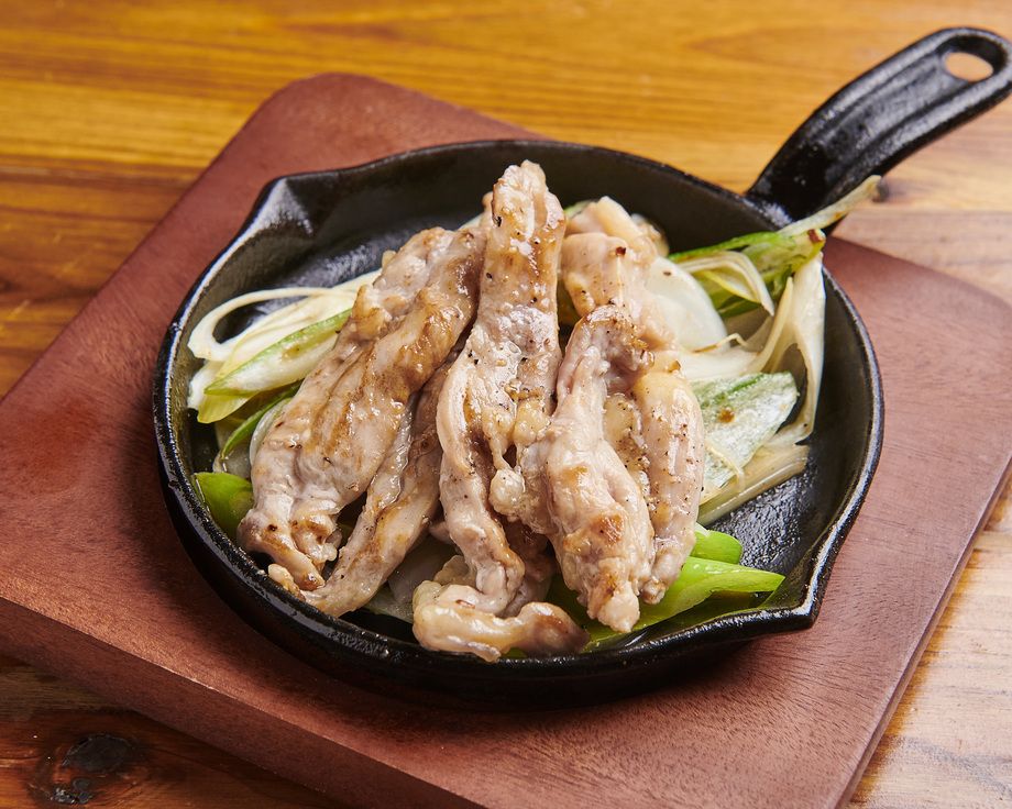 せせりとネギの鉄板焼