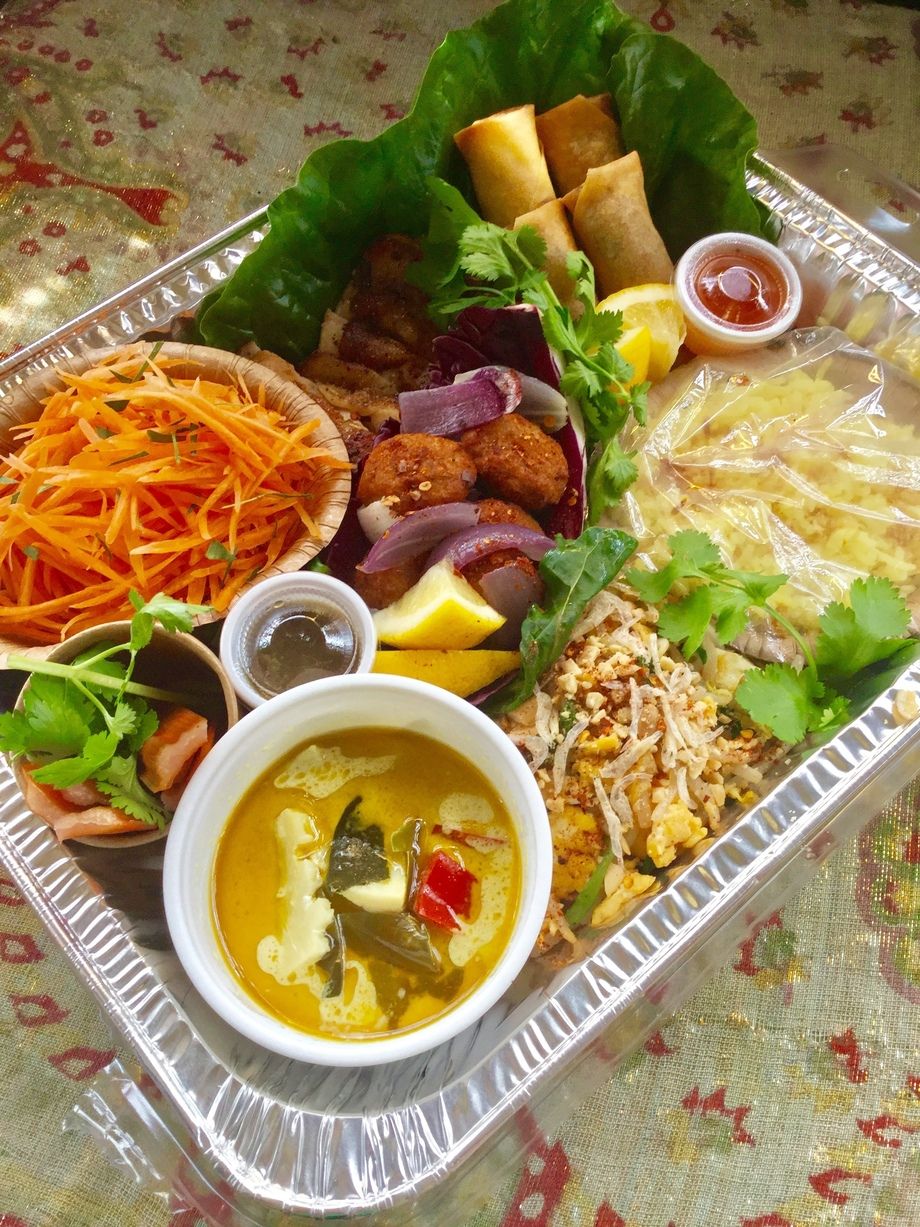 受け取り前日の午前中までの予約制、「テイクアウト」タイパーティーセット2〜3人分