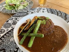 普段呑み場オリジナル煮込みハンバーグ