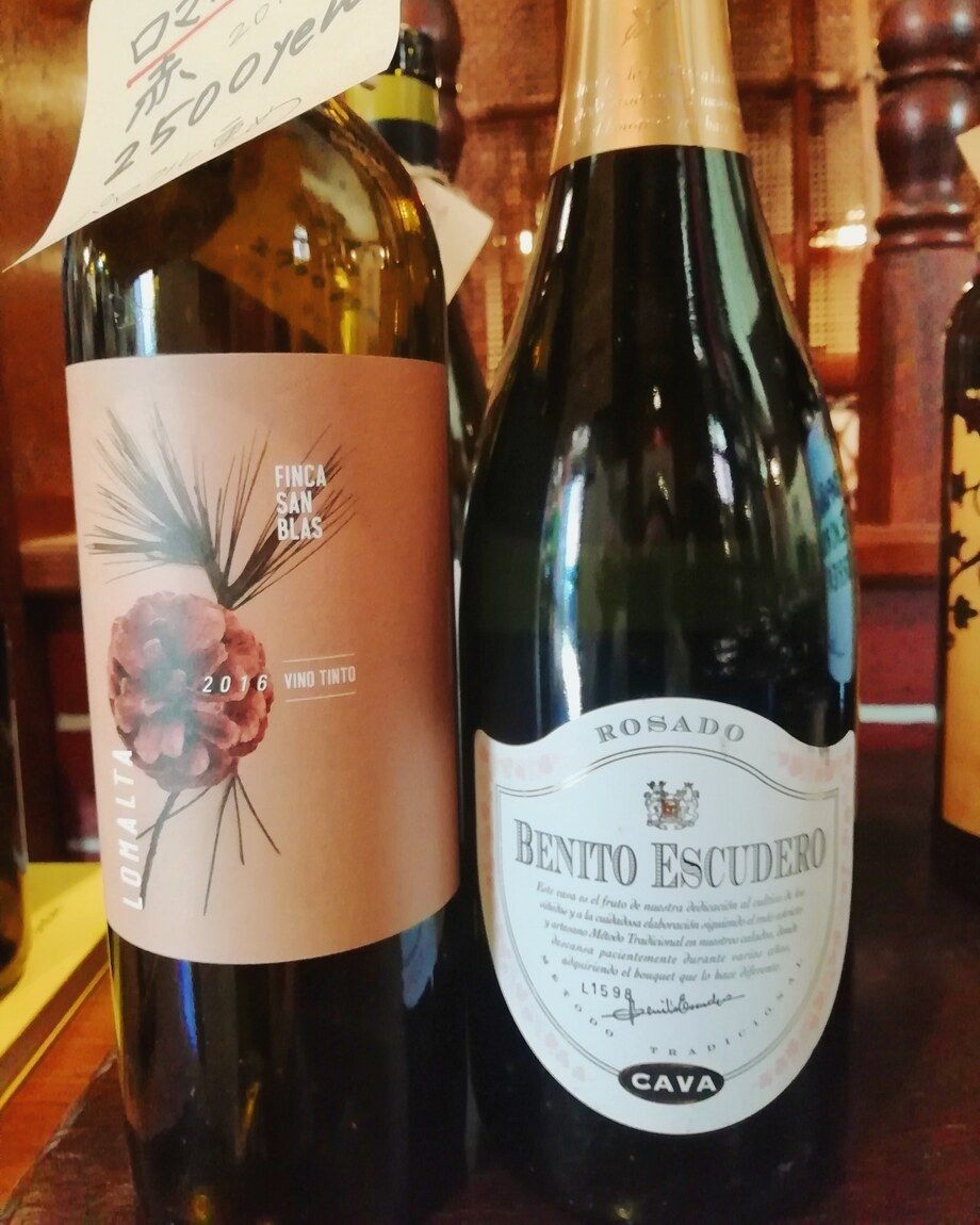 カバ（スパークリングワイン）冷えてます（白2000円〜、ロゼ2700円）