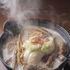 特製参鶏湯　（2人前~）容器鍋をお持ちの方には100円OFF（お引き取りの際に現金でお返しします。