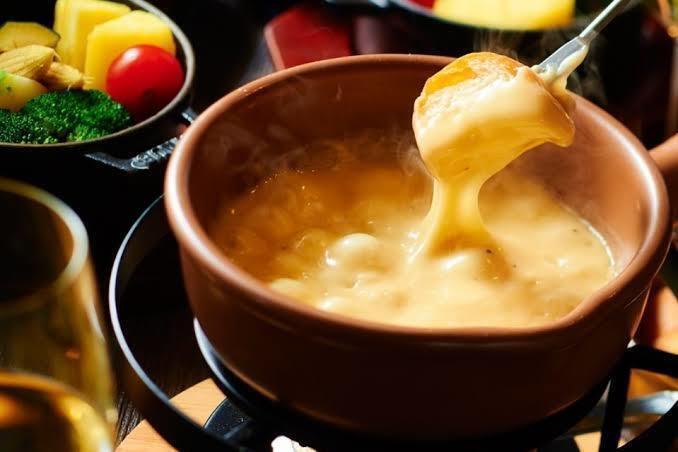 ポンデケージョで食べる　チーズフォンデュ