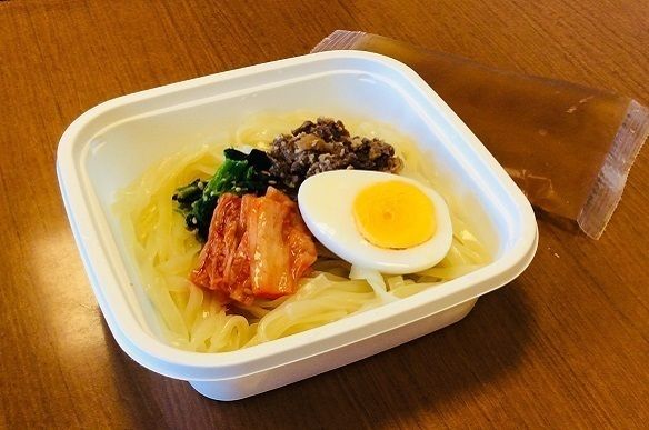 冷麺（831円（税抜770円））