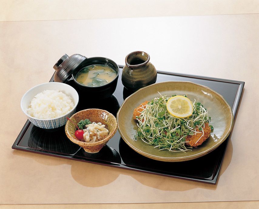 葉隠れヒレカツ定食・葉隠れロースカツ定食（1830円　1700円）