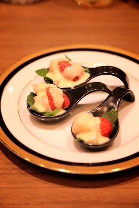 ホタテと苺の前菜