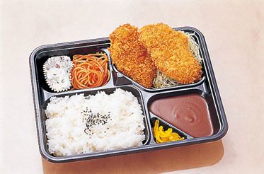 幕の内弁当ヒレ・ロース（各900円）