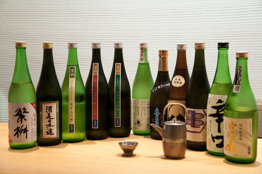 地元である福岡の地酒を中心に揃えております。（グラス￥1000）