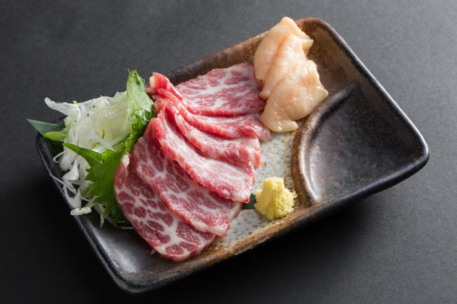 霜降り上カルビ馬刺し