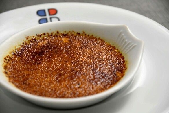 “ムッシュ ポール・ボキューズ”のクレーム・ブリュレ