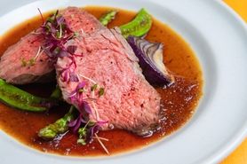 こだわりの前菜＋国産黒毛和牛厚切りイチボステーキ＋２.5時間飲み放題!!