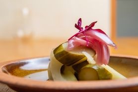 【前菜】お店で漬けたピクルス