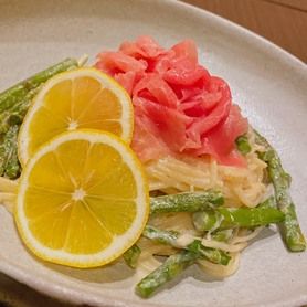 生ハムとアスパラの塩レモンパスタ