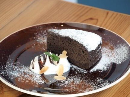 しっとり焼いたショコラケーキ