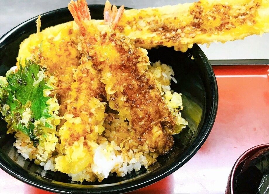 特選天丼（みそ汁付き）（1800（税込1980））