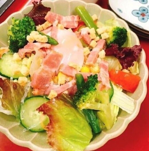 温玉シーザーサラダ（720（税込792））