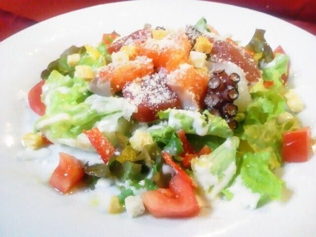 トマトいっぱいシーザーサラダ