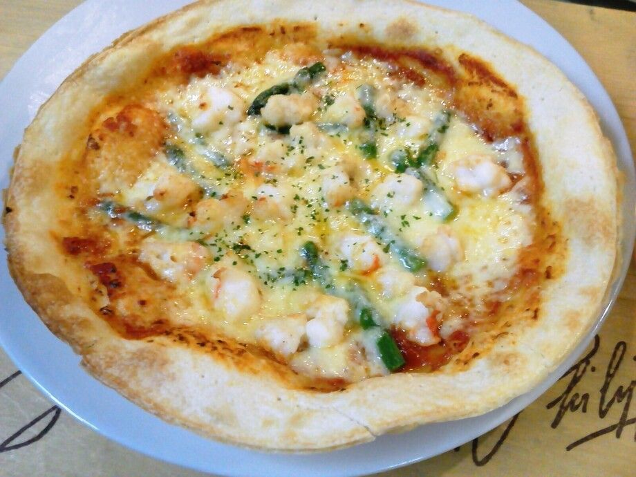 エビとアスパラのピッツァ