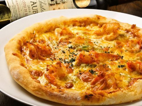 バジルソーセージとキノコのピッツァ