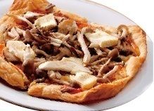 キノコとカマンベールのパイピザ