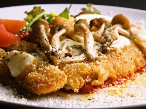 豚ロースとモッツァレラのミラノ風カツレツ