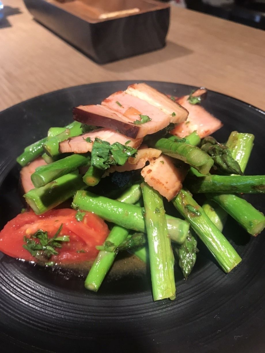 北海道名寄産アスパラとスモークベーコンとトマトのソテー（700）