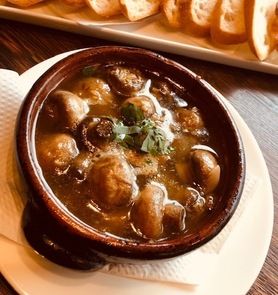 マッシュルームと生ハムのアヒージョ