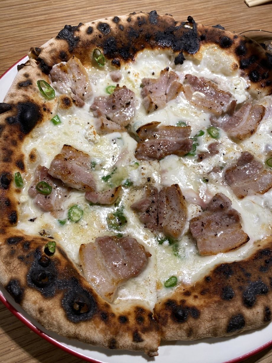 『カムイ豚バラと青唐辛子のピッツァ』（1500）