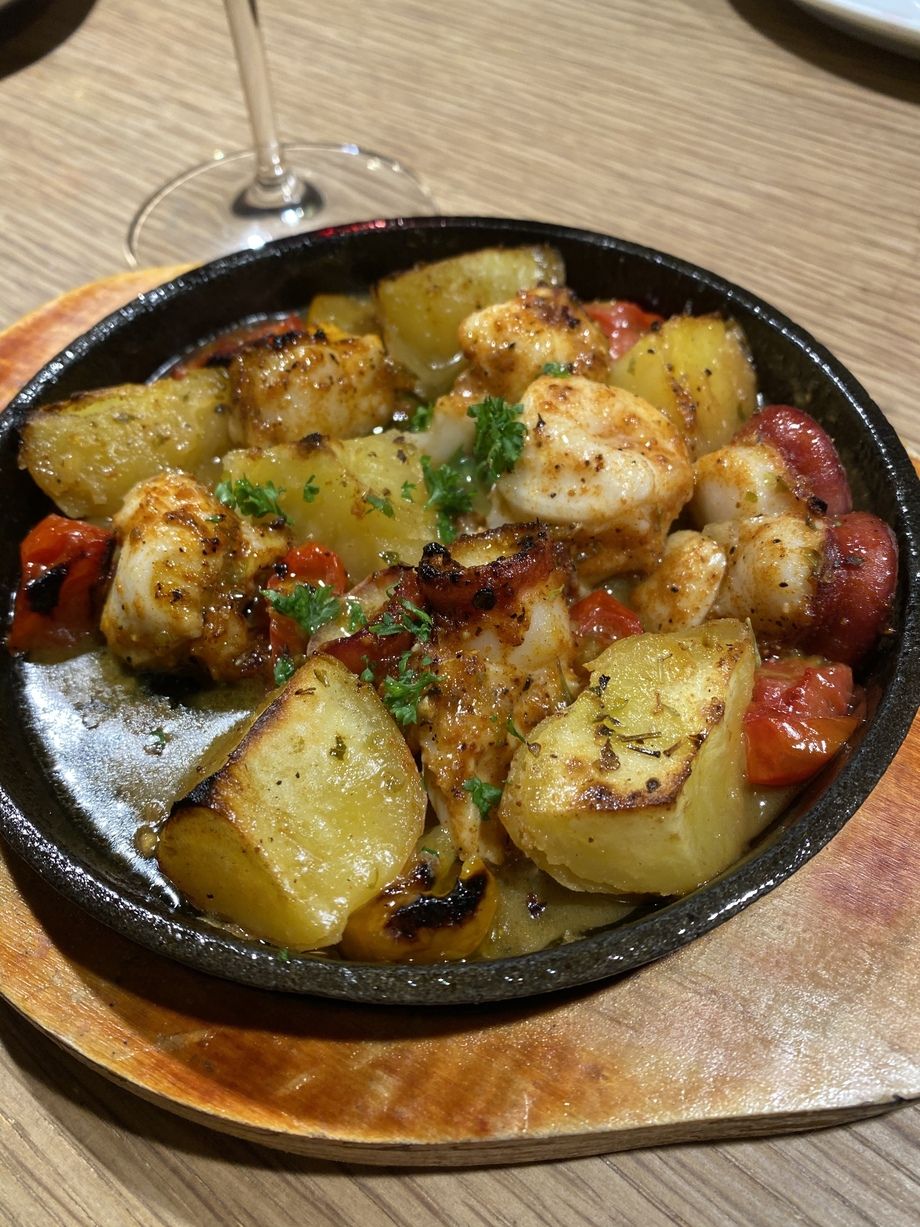 『北海道産 天然タコのピリ辛窯焼き』（700）