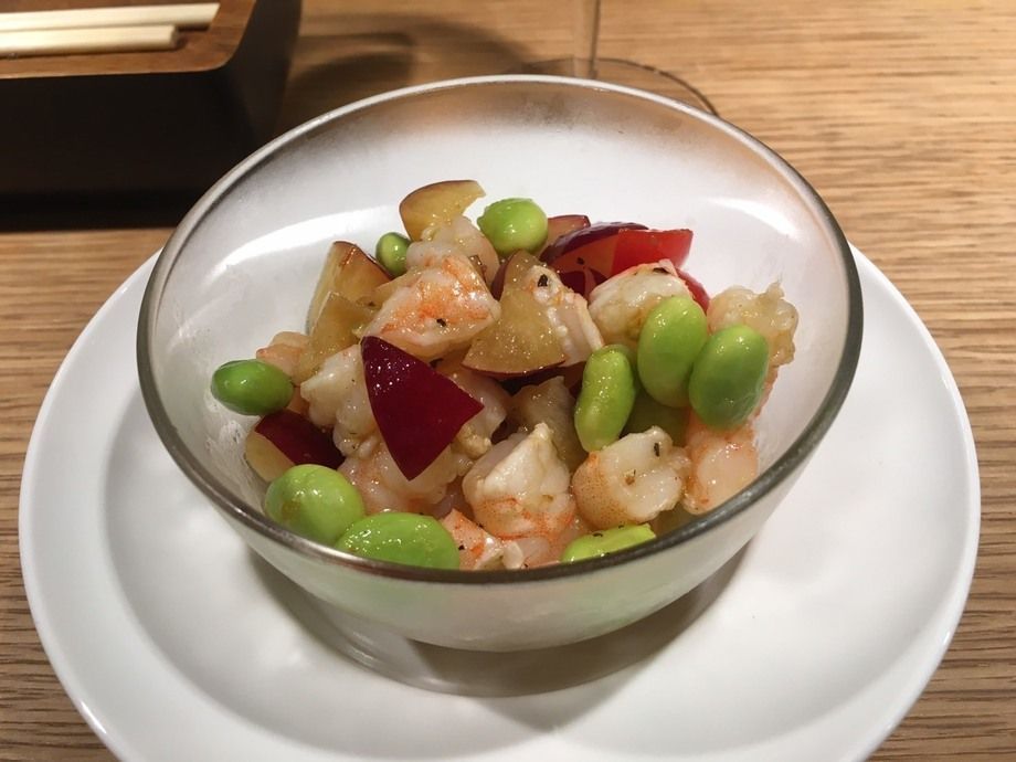 『ぷりぷりエビとプラムのセビーチェ』（700）