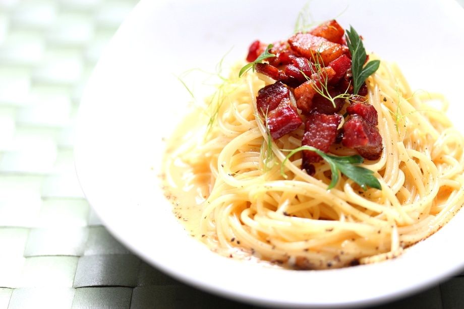 奈良県産やまとなでしこ卵と燻製ベーコンカルボナーラ（1200）