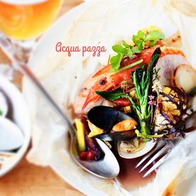 炭酸水で煮込んだ天然有頭海老と魚介のアクアパッツァ