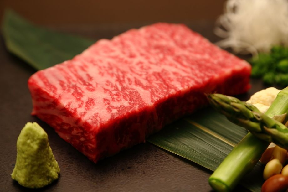 【12,000円コース／全12品の黒毛和牛メス牛サーロインと特選ヒレステーキの食べ比べなど】