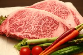 【10,000円コース／全12品の黒毛和牛メス牛サーロインと赤身ステーキの食べ比べなど】