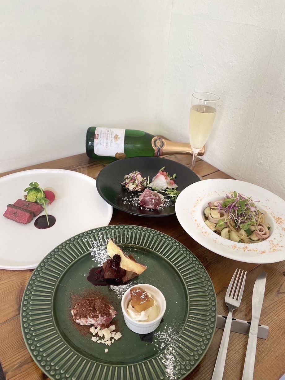 選べるパスタ、メイン、ティーフリー付きのプリフィクスコース