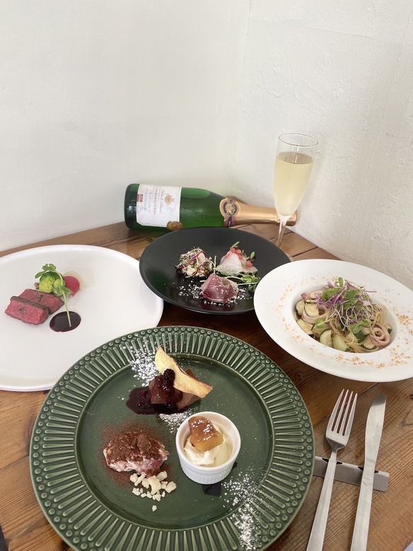 選べるパスタ、メイン、ティーフリー付きのプリフィクスコース