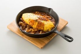 牛すじデミのふわとろオムライス