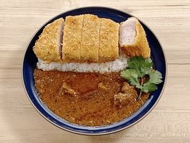 【名物】三元豚ロースの分厚いカツカレー（ウルトラマトンコルマカレーソース）