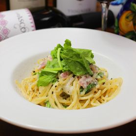 Spagetti, cream sause gorgonzora & rucola