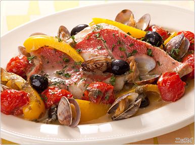 市場で買い付けた鮮魚料理！アクアパッツァ