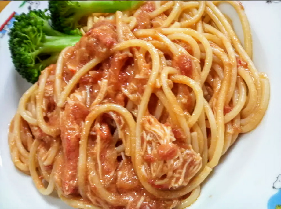 003カニとトマトのパスタ 2人前	 	（2500円2人前）