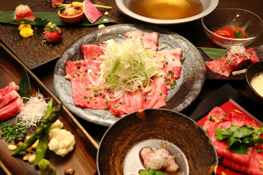 【20,000円コース／全12品の黒毛和牛メス牛と旬の鮮魚を織り交ぜた肉割烹コース】※2日前要予約