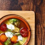 トマトとアボカド、モッツァレラチーズのアヒージョ