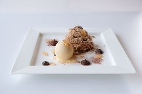 モンブラン　＜ブラッスリー ポール・ボキューズ 銀座＞  ラム酒風味のチョコレートソース