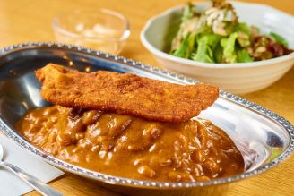 【カレーの日限定】燻製カレー鯖江ソースカツのせ