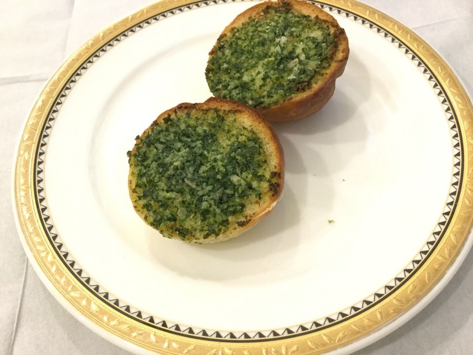 自家製ガーリックバターのガーリックトースト