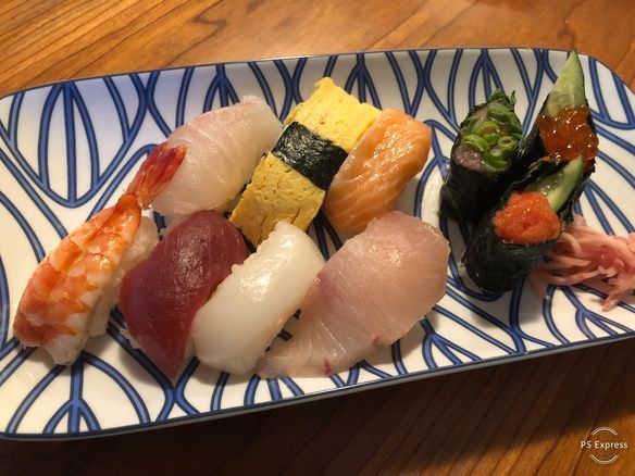 お昼の10貫にぎり盛り合わせ