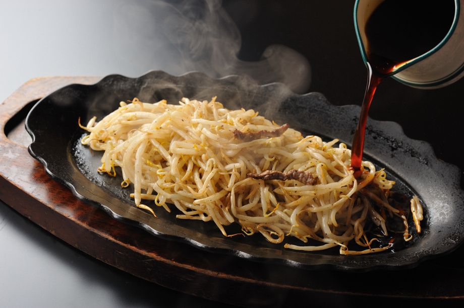 もやし炒め（オリジナルソースかけ）