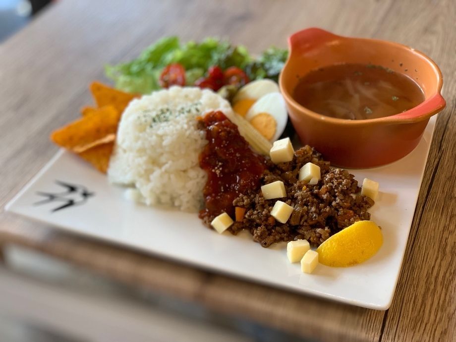 彩り豊かなタコライスプレート（800円）