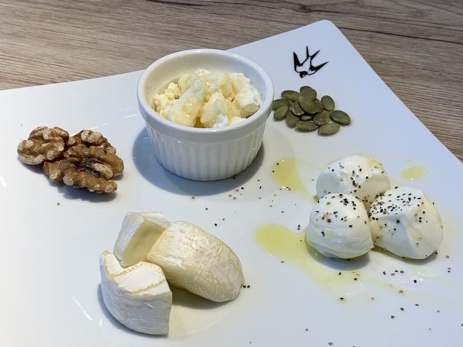 チーズ盛り合わせ（1280円）